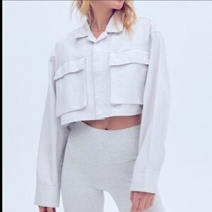 Aritzia TNA “BRENTWOOD BUTTON-UP” White Cropped Lightweight Jacket Size S